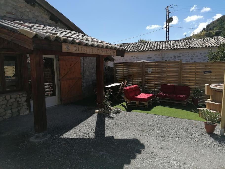 Gite L'Edelweiss 3* La Piarre Bagian luar foto